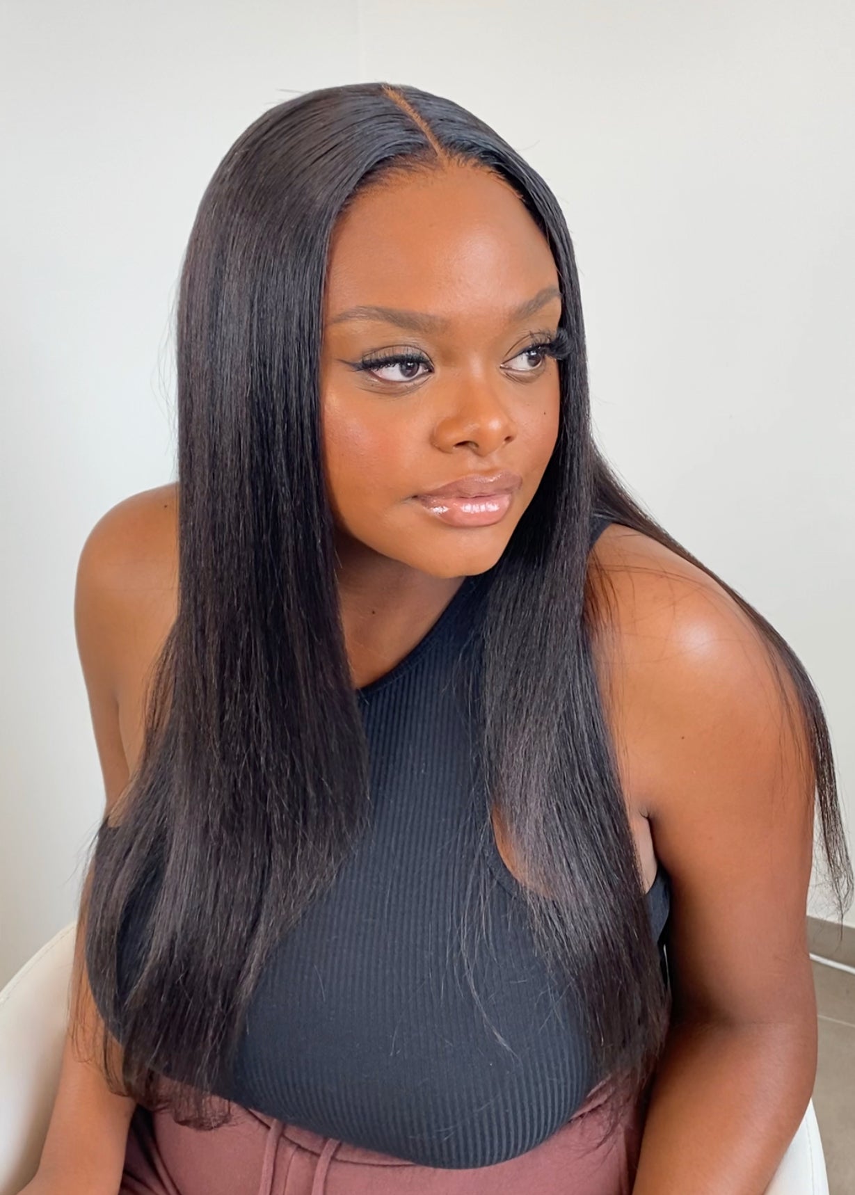 perruque noire kinky straight sur mesure